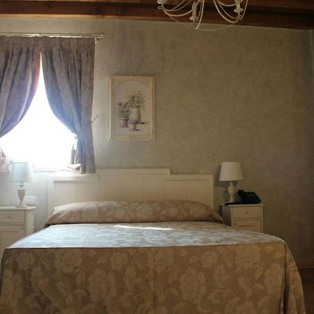 Relais Mondotella Pozzolengo Exteriör bild