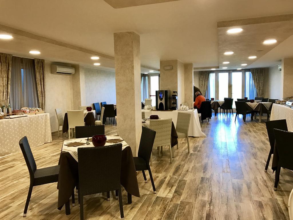 Relais Mondotella Pozzolengo Exteriör bild